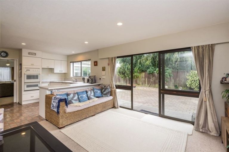 Photo of property in 11 Jamell Place, Avonhead, Christchurch, 8042