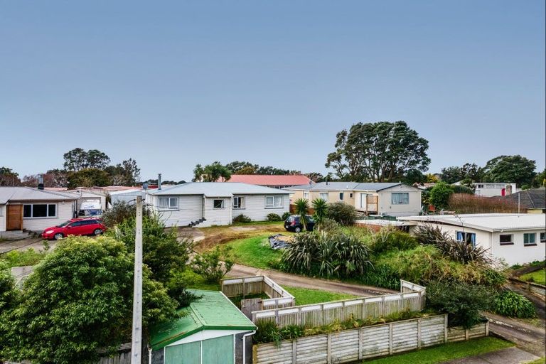 Photo of property in 96 Omata Road, Marfell, New Plymouth, 4310