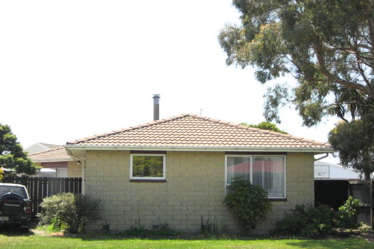 Photo of property in 37 Saint Heliers Crescent, Aranui, Christchurch, 8061