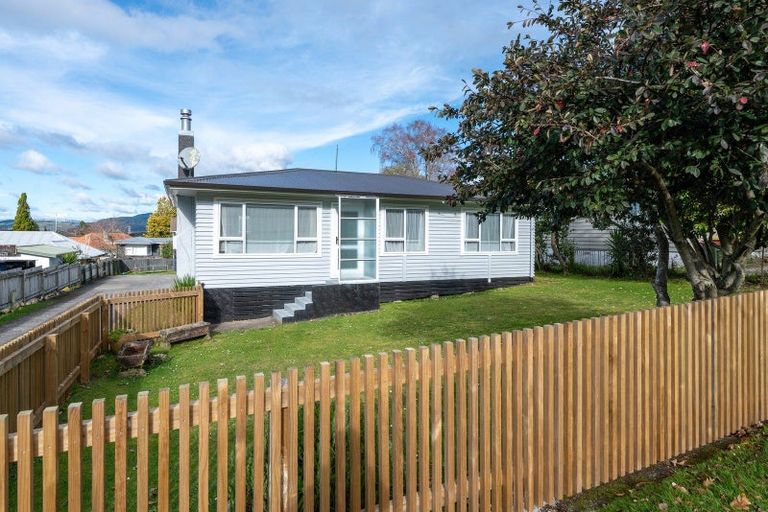 Photo of property in 64 Gordon Road, Western Heights, Rotorua, 3015