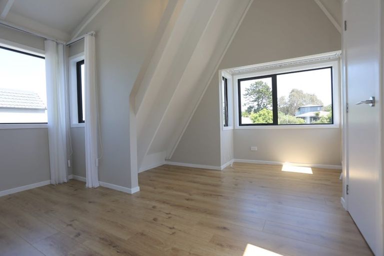 Photo of property in 128 Beach Road, Castor Bay, Auckland, 0620