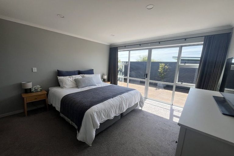Photo of property in 29 Kiriwai Road, Paremata, Porirua, 5024