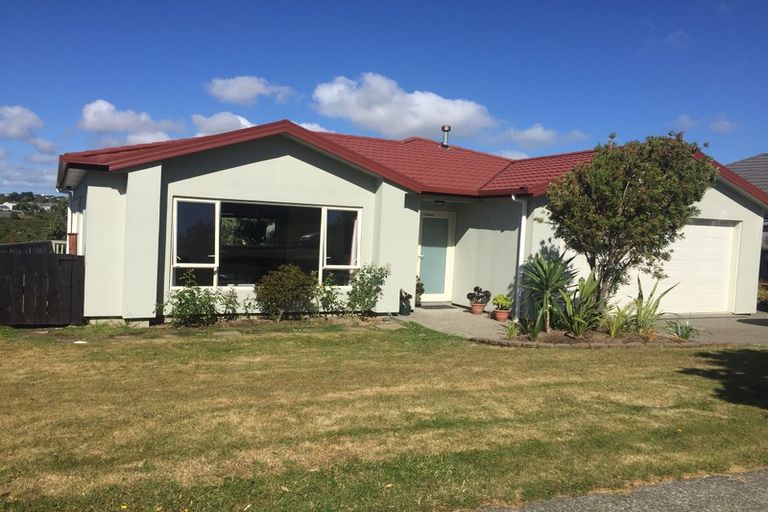 Photo of property in 11 Tongariro Drive, Aotea, Porirua, 5024