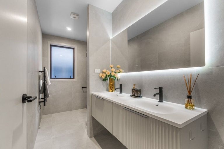 Photo of property in 201c Hurstmere Road, Takapuna, Auckland, 0622