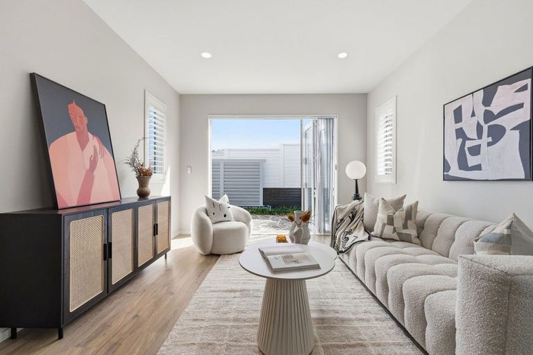 Photo of property in 17a Lake Pupuke Drive, Takapuna, Auckland, 0622