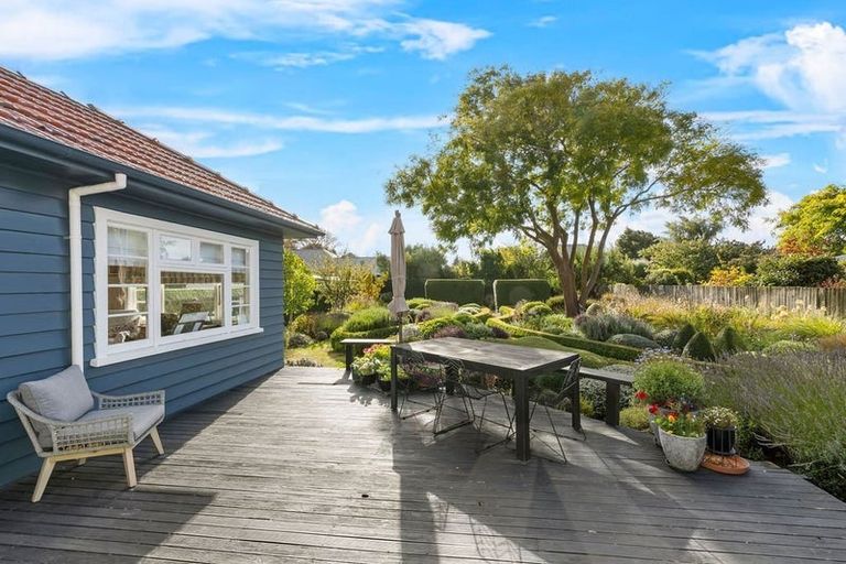 Photo of property in 72 Aorangi Road, Bryndwr, Christchurch, 8053