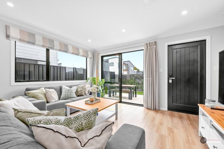 Photo of property in 11 Desert Gold Lane, Wallaceville, Upper Hutt, 5018