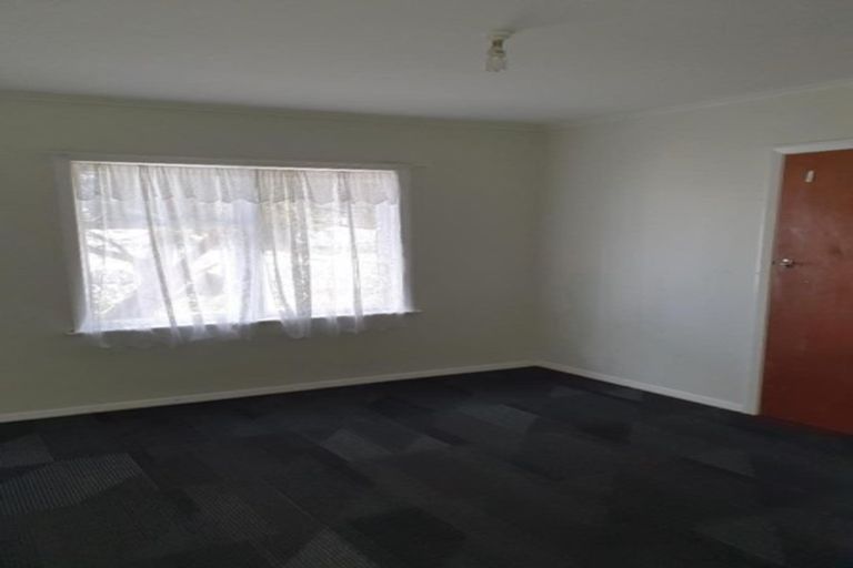 Photo of property in 2/40 Sutton Crescent, Papakura, 2110