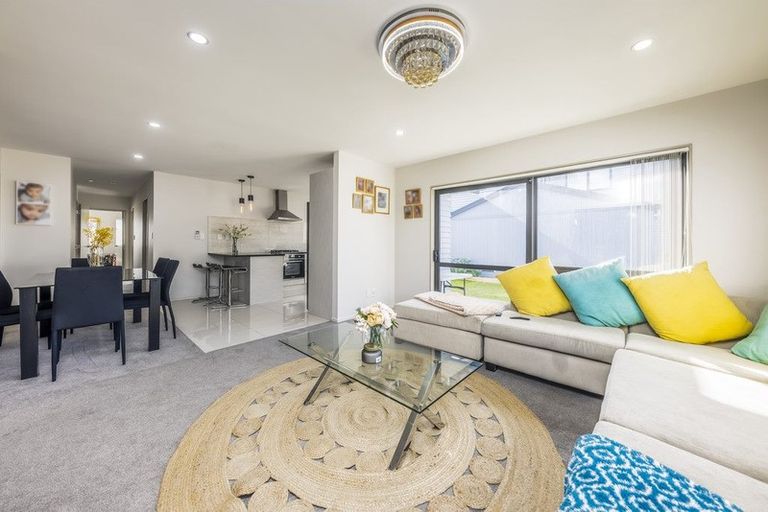 Photo of property in 95b Maplesden Drive, Clendon Park, Auckland, 2103