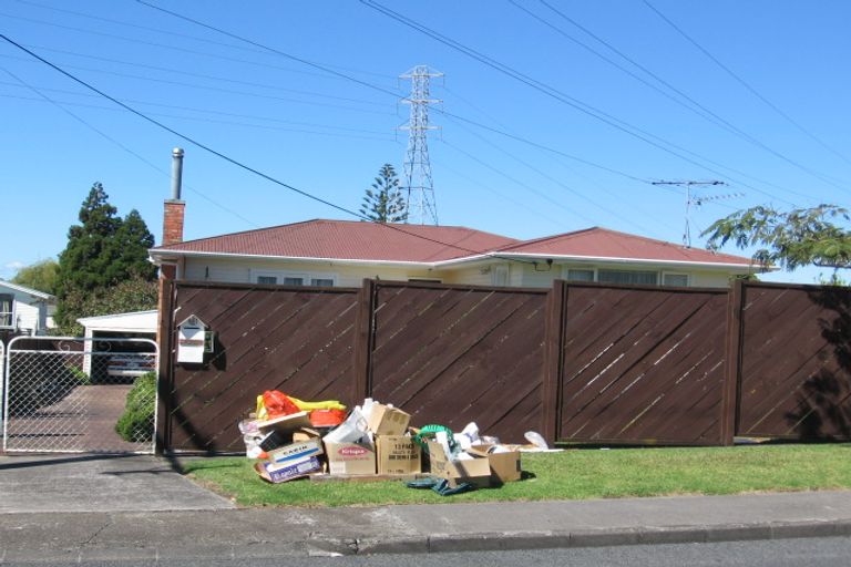 Photo of property in 120 Cobham Crescent, Kelston, Auckland, 0602