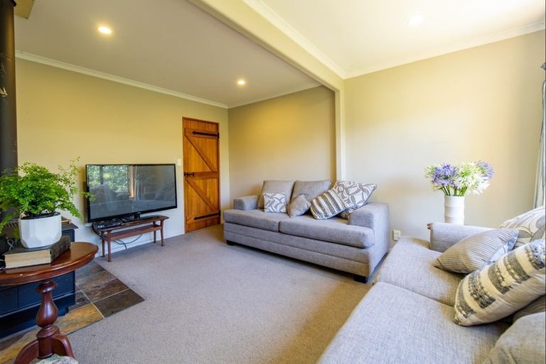 Photo of property in 235 No 2 Line, Okoia, Whanganui, 4572