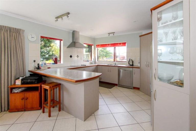 Photo of property in 17 Frame Place, Owhata, Rotorua, 3010