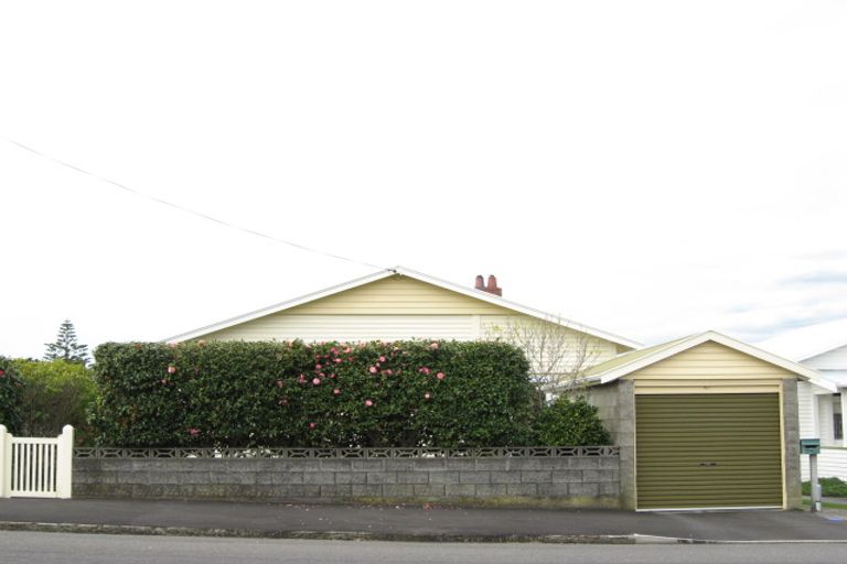 Photo of property in 23 Paynters Avenue, Strandon, New Plymouth, 4312