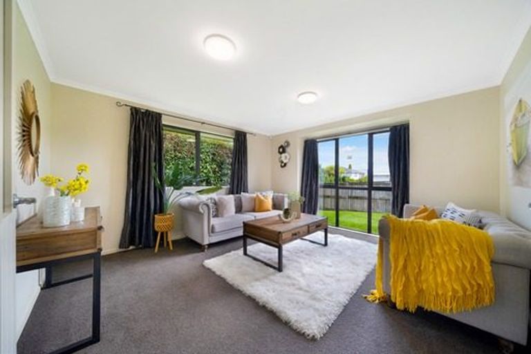 Photo of property in 2 Renata Crescent, Te Atatu Peninsula, Auckland, 0610