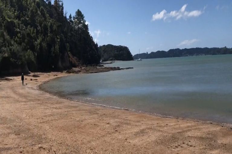 Photo of property in 18e Coutts Avenue, Paihia, 0200