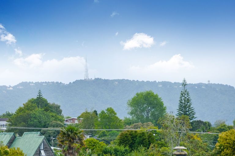 Photo of property in 30 Woodglen Road, Glen Eden, Auckland, 0602