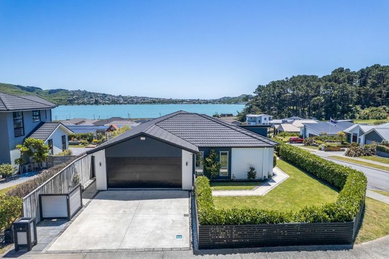 Photo of property in 2 Ihakara Arthur Lane, Aotea, Porirua, 5024
