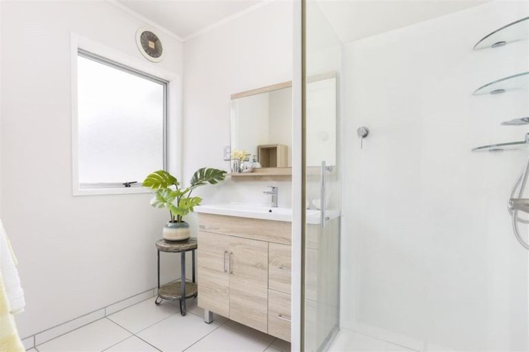 Photo of property in 21 Fairmount Road, Titirangi, Auckland, 0604