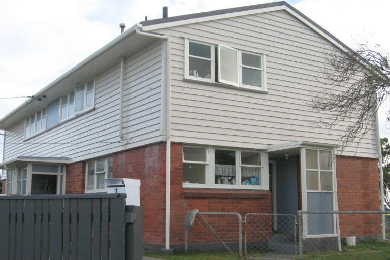Photo of property in 1 Ngatiapa Street, Strathmore Park, Wellington, 6022