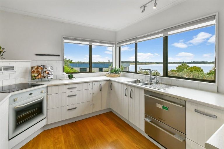 Photo of property in 7 Cumbrian Place, Conifer Grove, Takanini, 2112