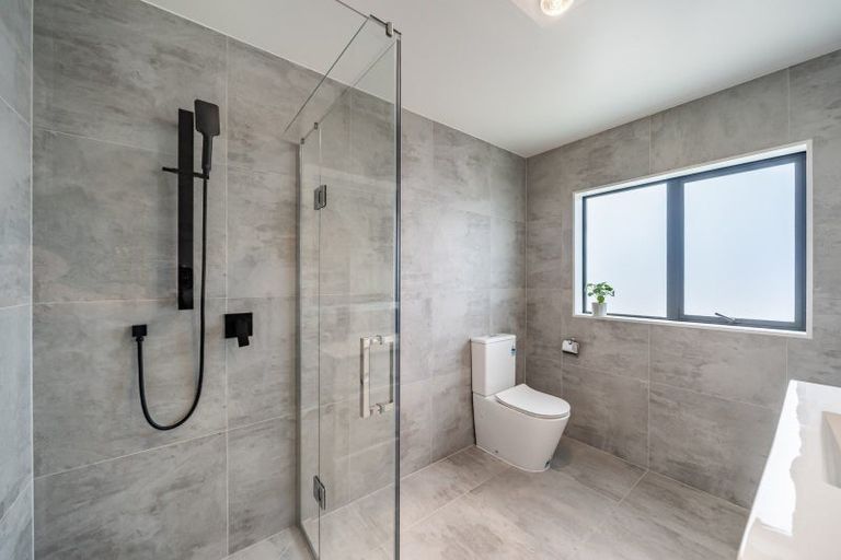 Photo of property in 8 Poto Road, Normandale, Lower Hutt, 5010