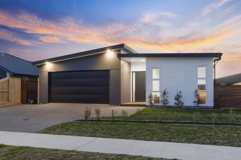 Photo of property in 11 Monaro Place, Papamoa, 3118