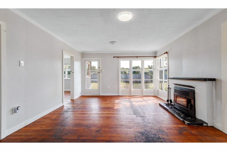 Photo of property in 29 Stalkers Road, Woodend Beach, Woodend, 7691