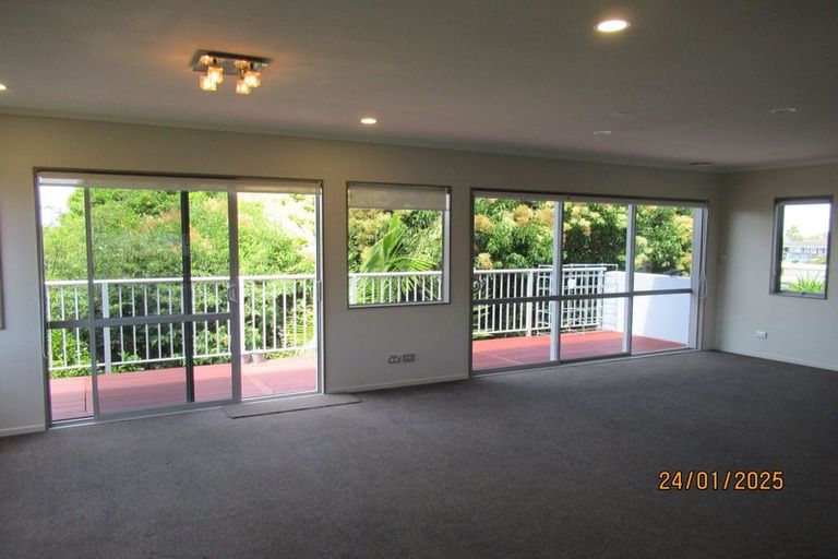 Photo of property in 4313a Great North Road, Glendene, Auckland, 0602
