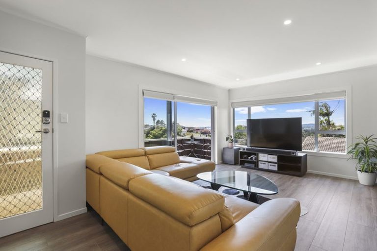 Photo of property in 2/39 Te Atatu Road, Te Atatu South, Auckland, 0610