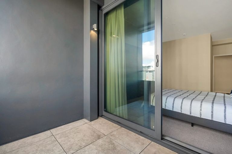 Photo of property in 2005/10 Commerce Street, Auckland Central, Auckland, 1010