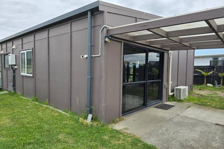 Photo of property in 42 Rutherford Drive, Waikanae Beach, Waikanae, 5036