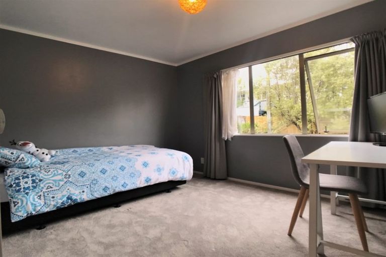 Photo of property in The Haven, 5/120 Beach Haven Road, Beach Haven, Auckland, 0626