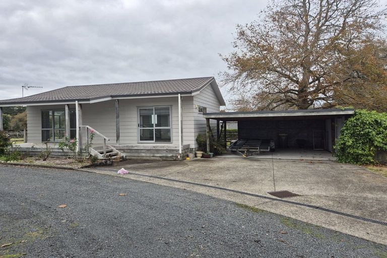 Photo of property in 18 Koraha Road, Kumeu, 0892