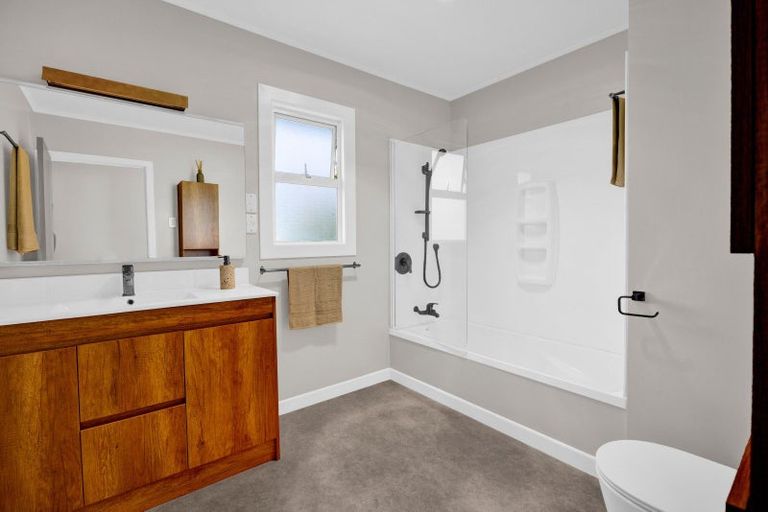 Photo of property in 1354 Devon Road, Brixton, Waitara, 4382