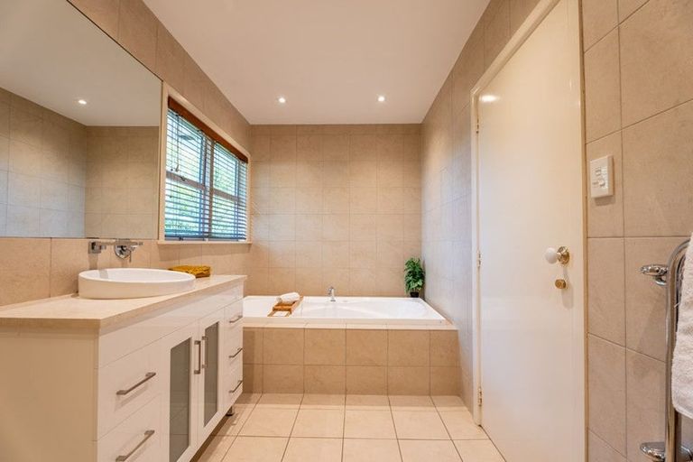 Photo of property in 8 Tuirau Place, Ilam, Christchurch, 8041