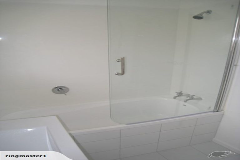 Photo of property in 2/10 Agincourt Street, Glenfield, Auckland, 0629
