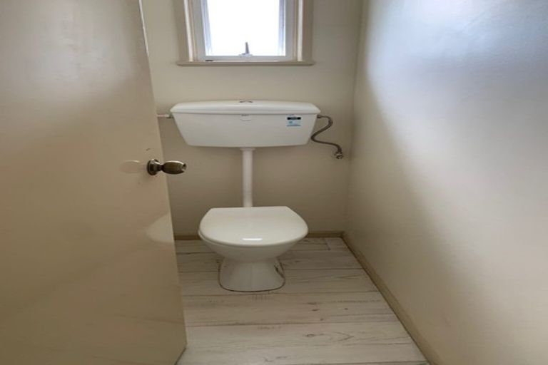 Photo of property in 1/4 Orton Street, Glenfield, Auckland, 0627