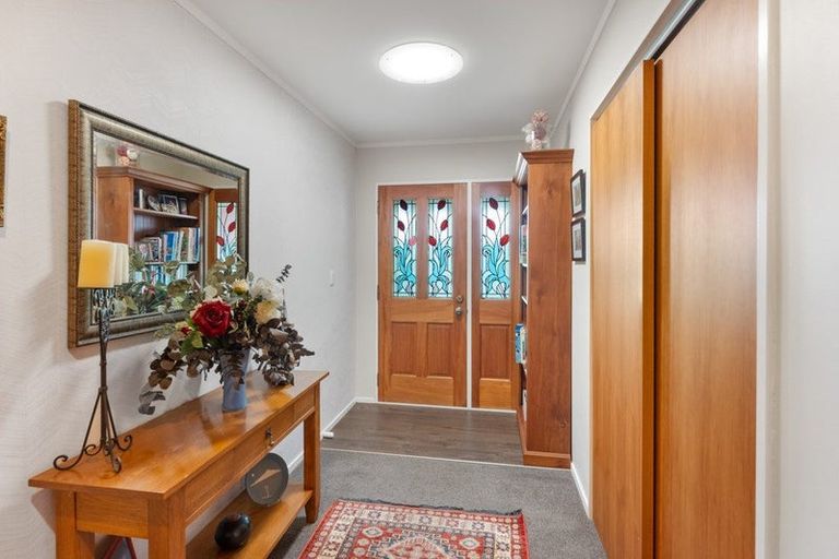 Photo of property in 2 Amokura Street, Waikanae, 5036