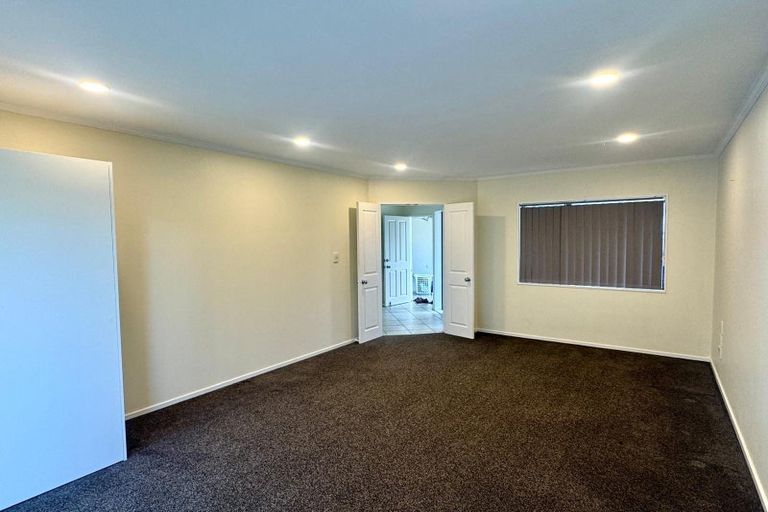 Photo of property in 24a Reeves Road, Pakuranga, Auckland, 2010