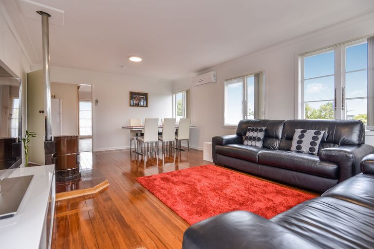 Photo of property in 30 Woodglen Road, Glen Eden, Auckland, 0602