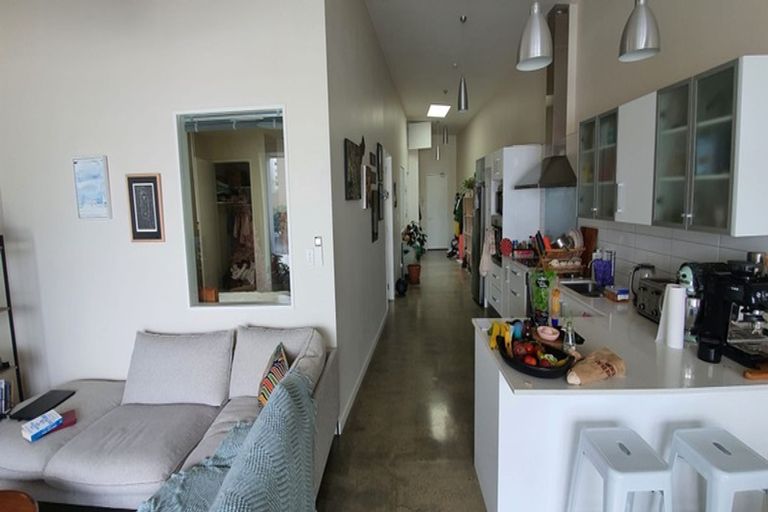 Photo of property in 2/25 Home Street, Mount Victoria, Wellington, 6011