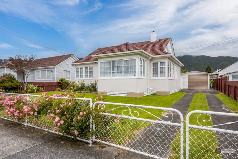 Photo of property in 11 Wheatley Street, Naenae, Lower Hutt, 5011