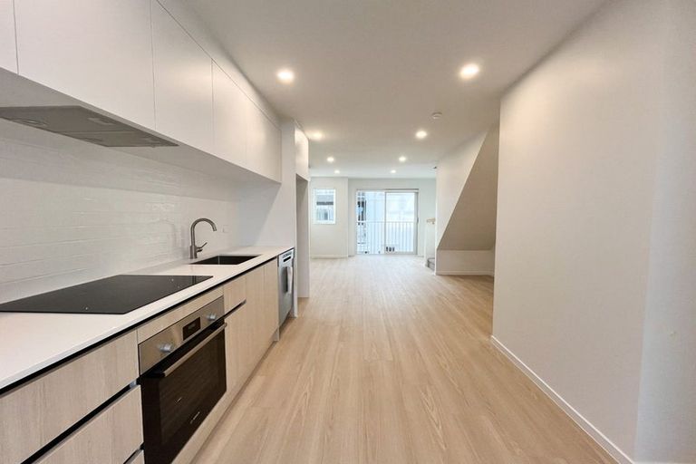 Photo of property in 12/9 Aeroview Drive, Beach Haven, Auckland, 0626