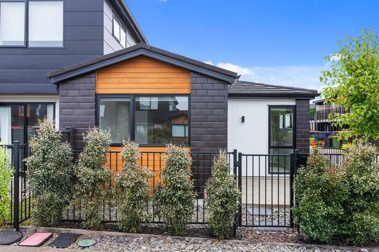 Photo of property in 2 Whakato Avenue, Kumeu, 0810