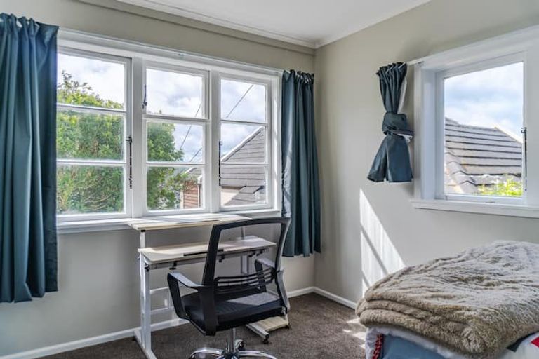 Photo of property in 94 Nicholson Road, Khandallah, Wellington, 6035