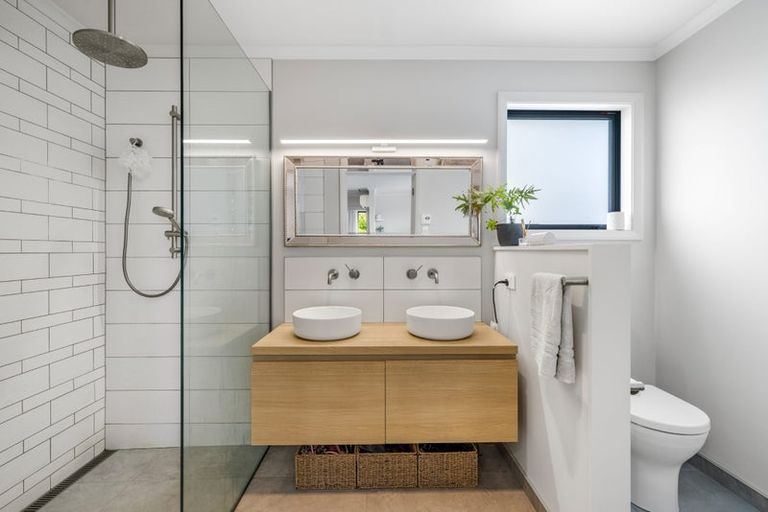 Photo of property in 16 Brackendale Place, Burnside, Christchurch, 8041