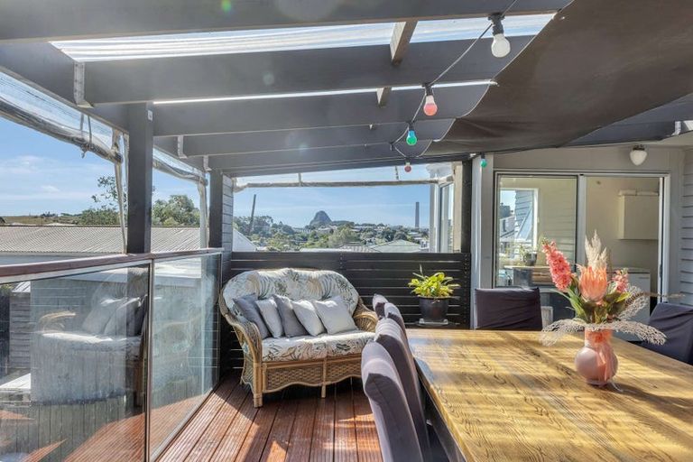 Photo of property in 105 Omata Road, Marfell, New Plymouth, 4310