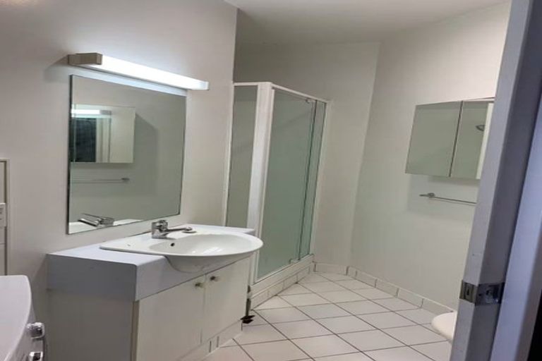 Photo of property in Terrace Tower Apartments, 7a/126 The Terrace, Wellington Central, Wellington, 6011