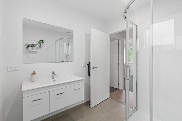 Photo of property in 82 Rosario Crescent, Red Beach, 0932