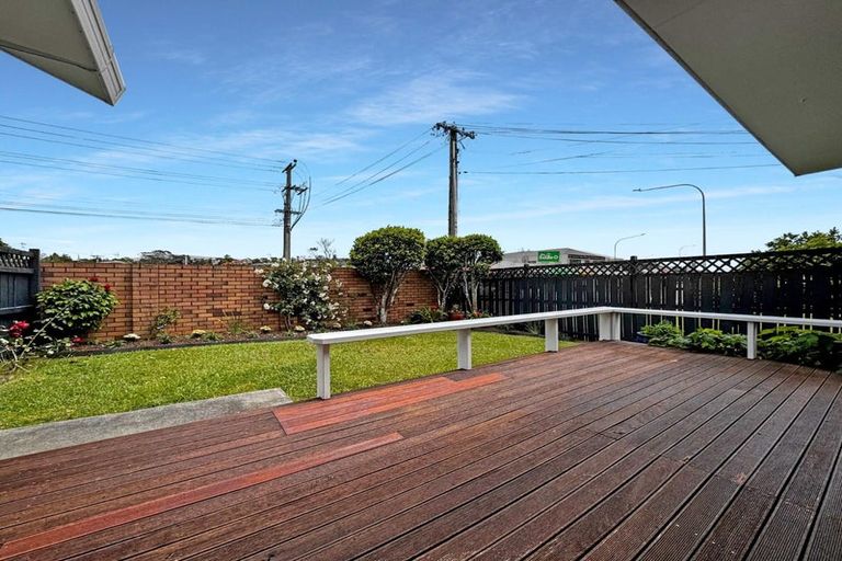 Photo of property in 1/12 Shakespeare Road, Milford, Auckland, 0620